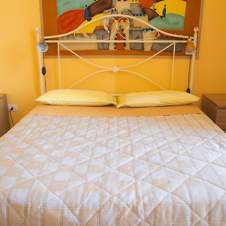 נאפולי Al Centro E Meglio B&B מראה חיצוני תמונה
