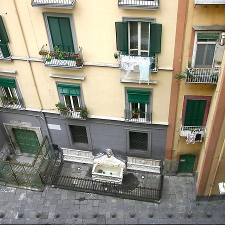 נאפולי Al Centro E Meglio B&B מראה חיצוני תמונה