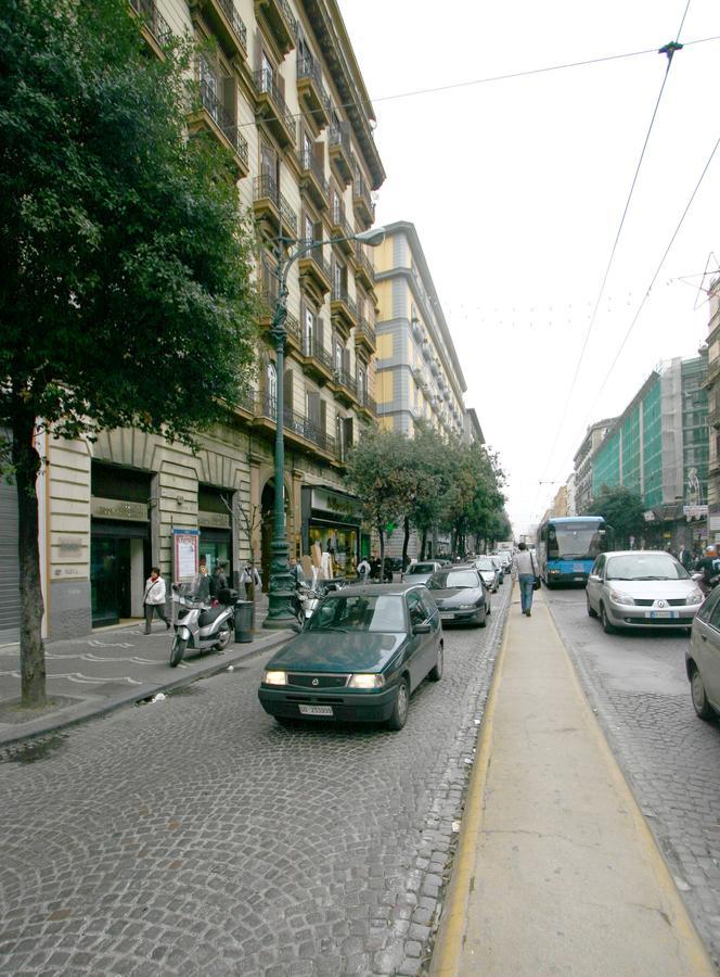 נאפולי Al Centro E Meglio B&B מראה חיצוני תמונה