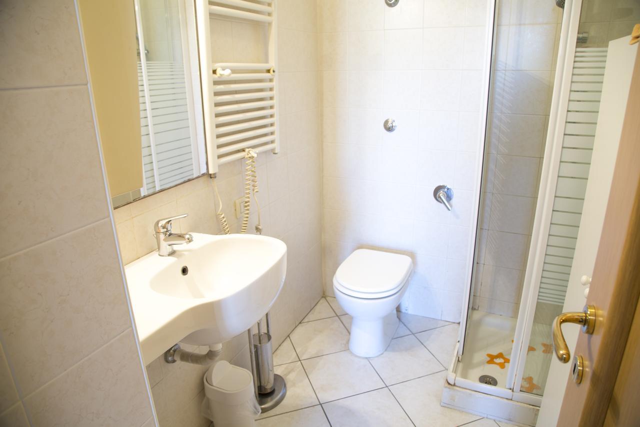 נאפולי Al Centro E Meglio B&B מראה חיצוני תמונה