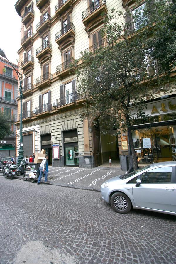 נאפולי Al Centro E Meglio B&B מראה חיצוני תמונה